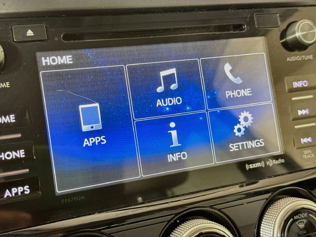 Used 2018 Gray Subaru 2.5i Premium image 17