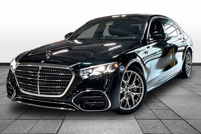 New 2027 Emerald Green Metallic Mercedes-Benz S 580 image 3