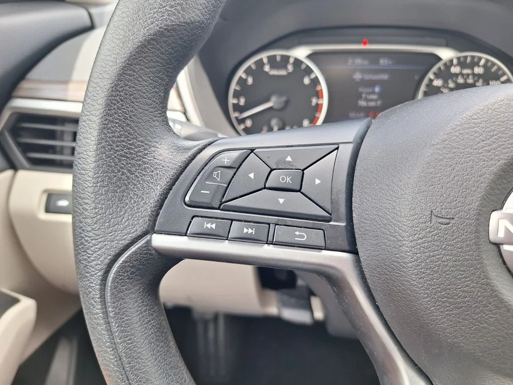 Used 2024 White Nissan 2.5 SV image 19