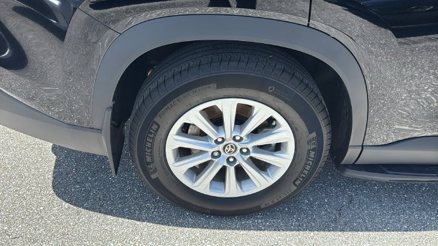 Used 2025 Midnight Black Metallic Toyota XLE image 11