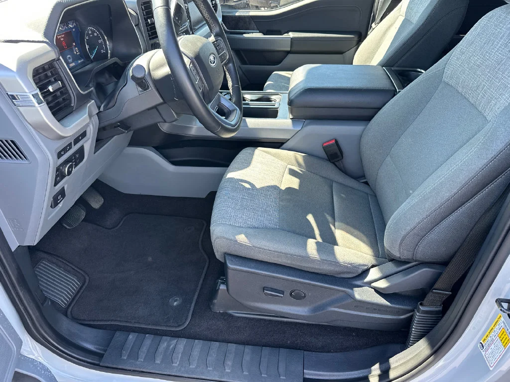 Used 2023 White Ford XLT image 9