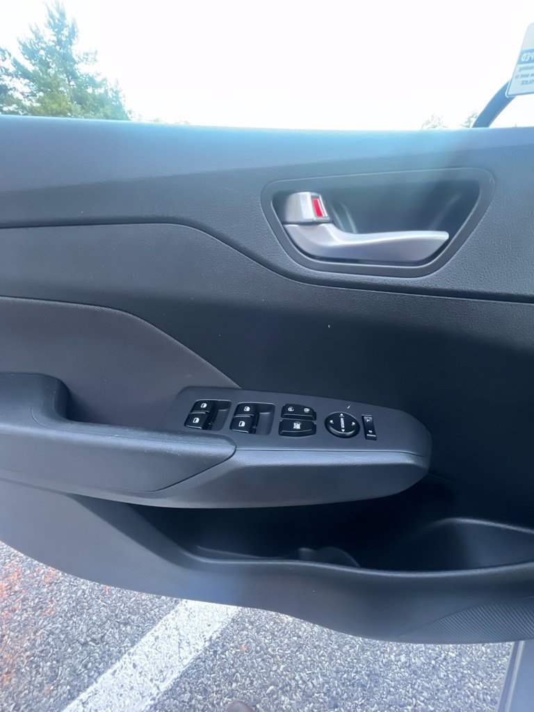 Used 2021 Silver Hyundai SE image 12