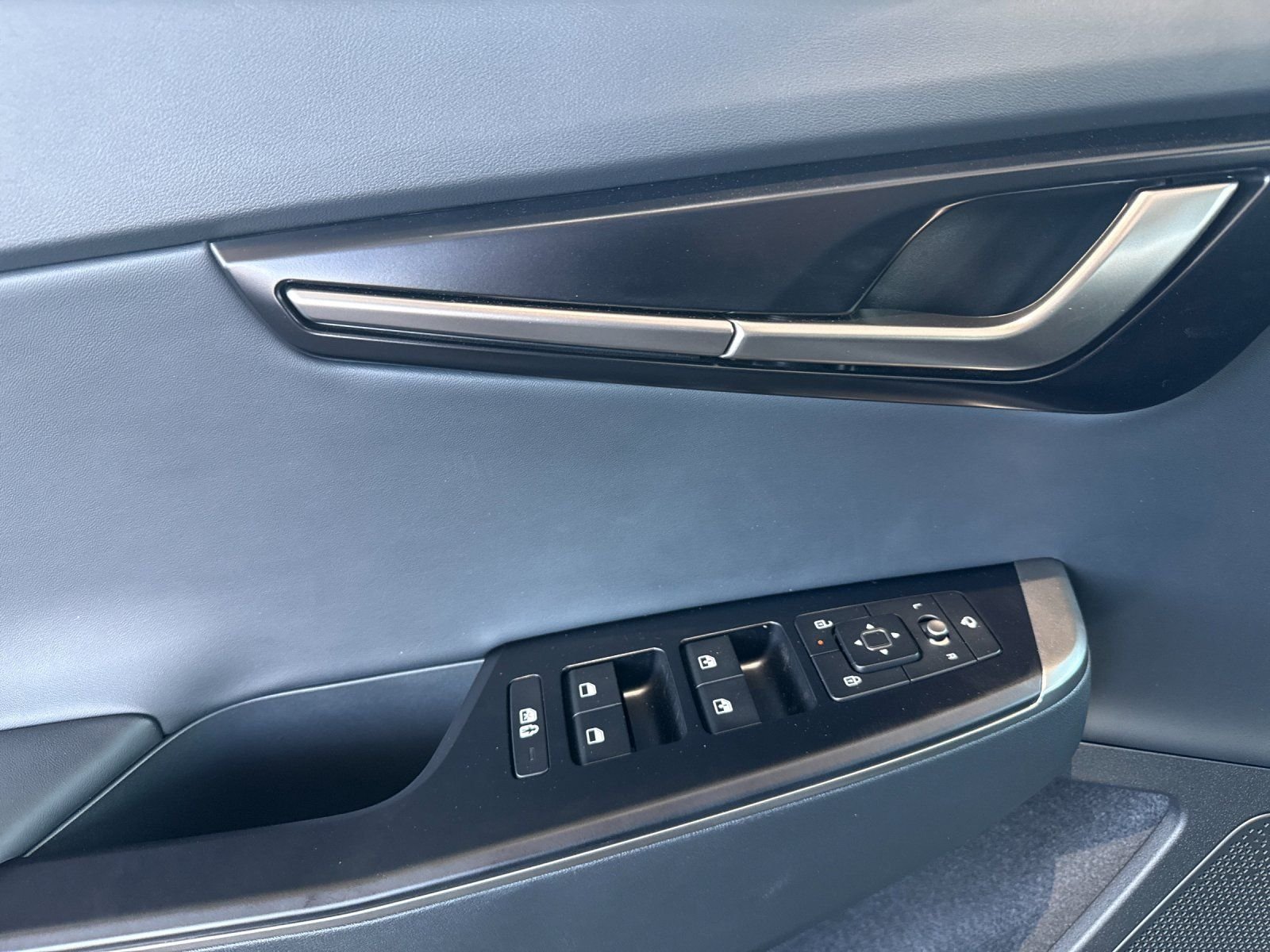 New 2026 Wolf Gray Kia LIGHT image 10
