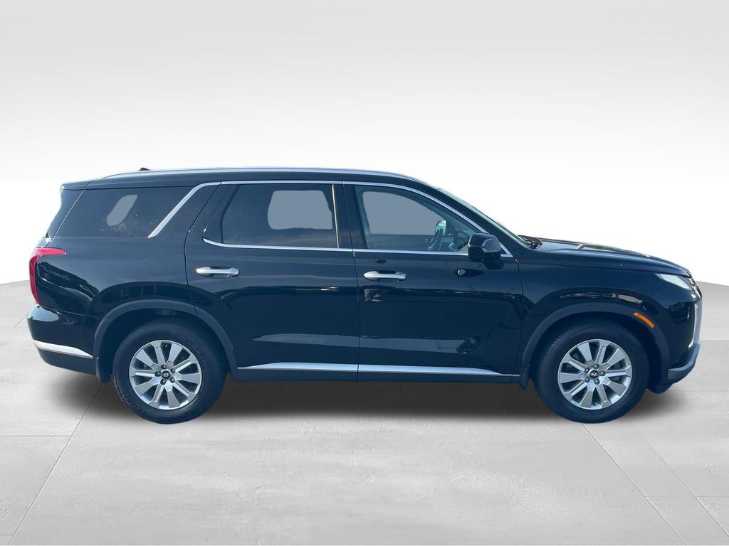 Used 2023 Black Hyundai SEL image 6