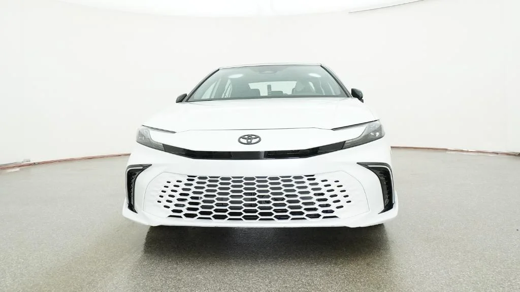 New 2026 Wind Chill Pearl with Midnight Black Metallic roof Toyota XSE image 12