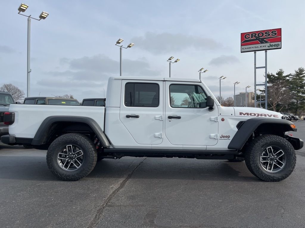 New 2026 Bright White Clear-Coat Exterior Paint Jeep Mojave image 47
