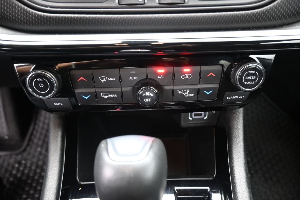 Used 2024 White Jeep Trailhawk image 4