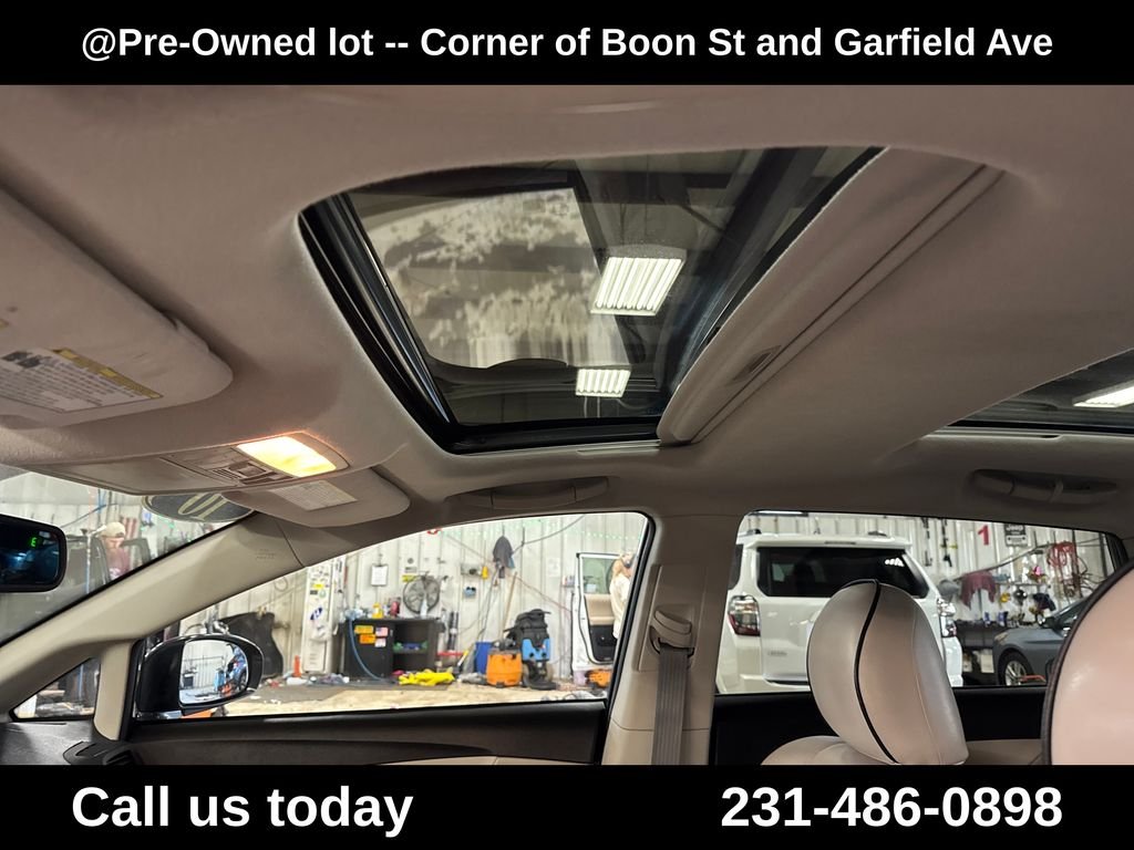Used 2010  Toyota Base image 12