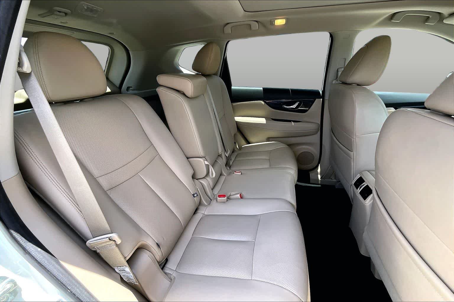 Used 2020 Pearl White Tricoat Nissan SL image 20