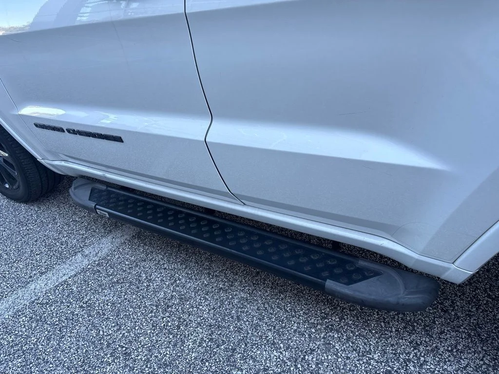 Used 2020 White Jeep Altitude image 24
