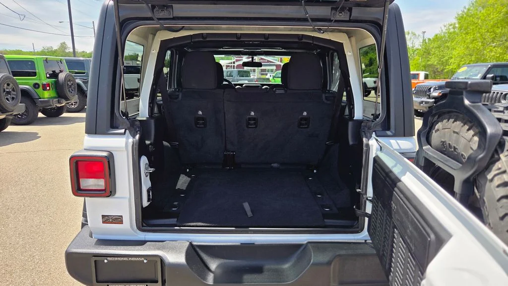 Used 2022 White Jeep Unlimited Willys image 9