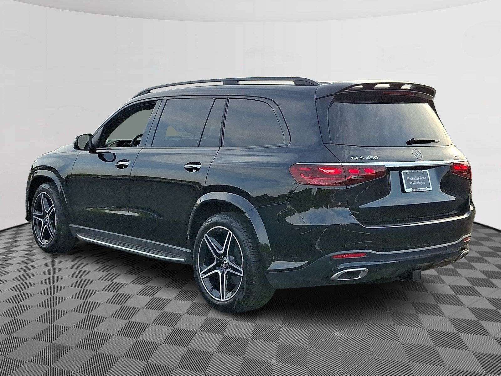 Used 2026 Black - 040 Mercedes-Benz 4MATIC® image 4