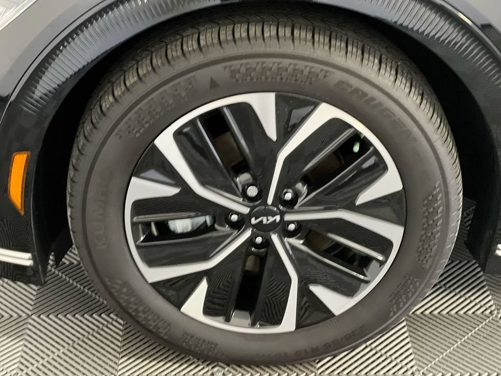 Certified Used 2024 Black Kia Wind image 7