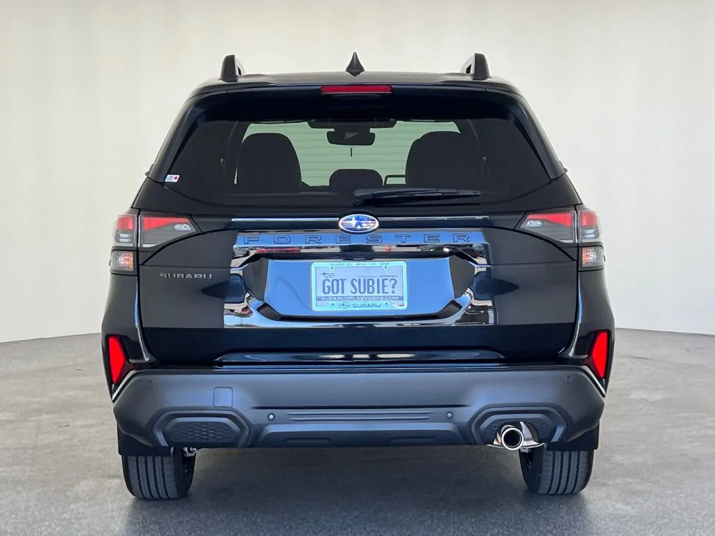 New 2026 CRYSTAL BLACK SILICA Subaru Limited image 5