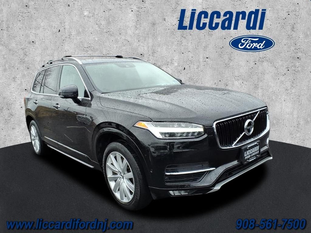 2017 Volvo XC90 Momentum