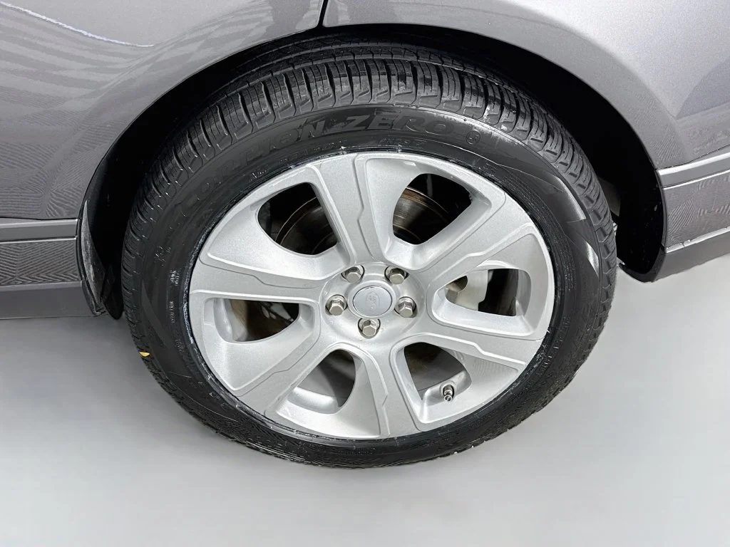Used 2018 Gray Land Rover HSE image 25