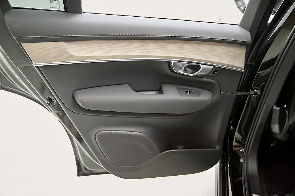 2026 Volvo XC90 Plus - Photo 18