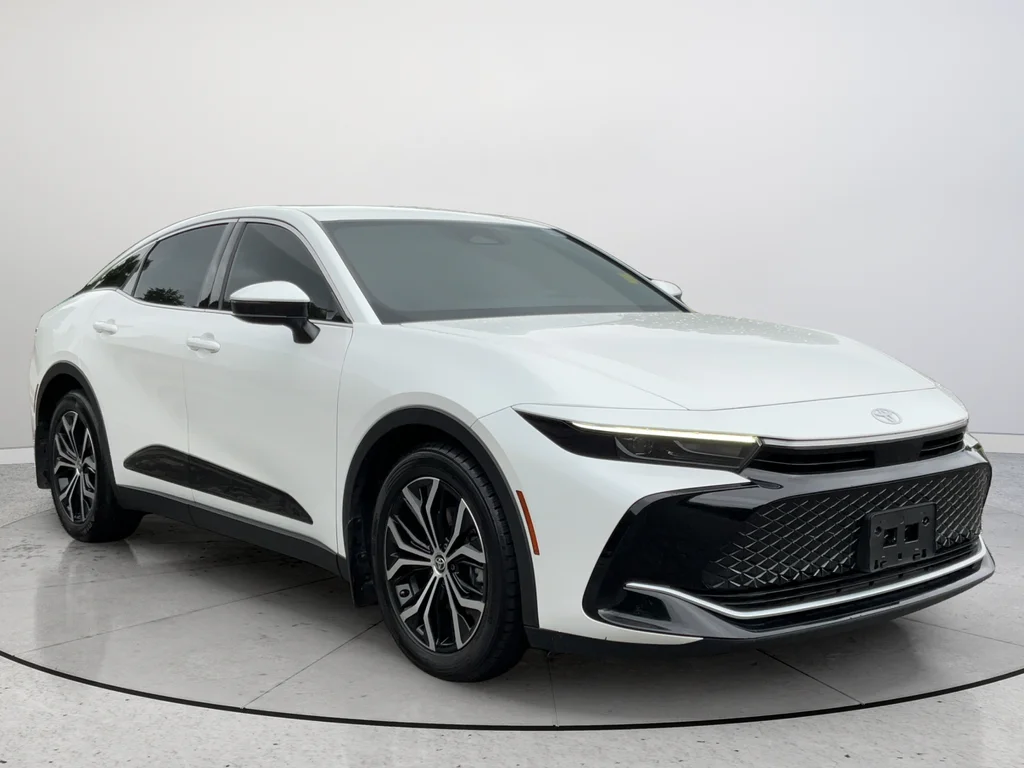 2023 Toyota Crown XLE AWD's photo