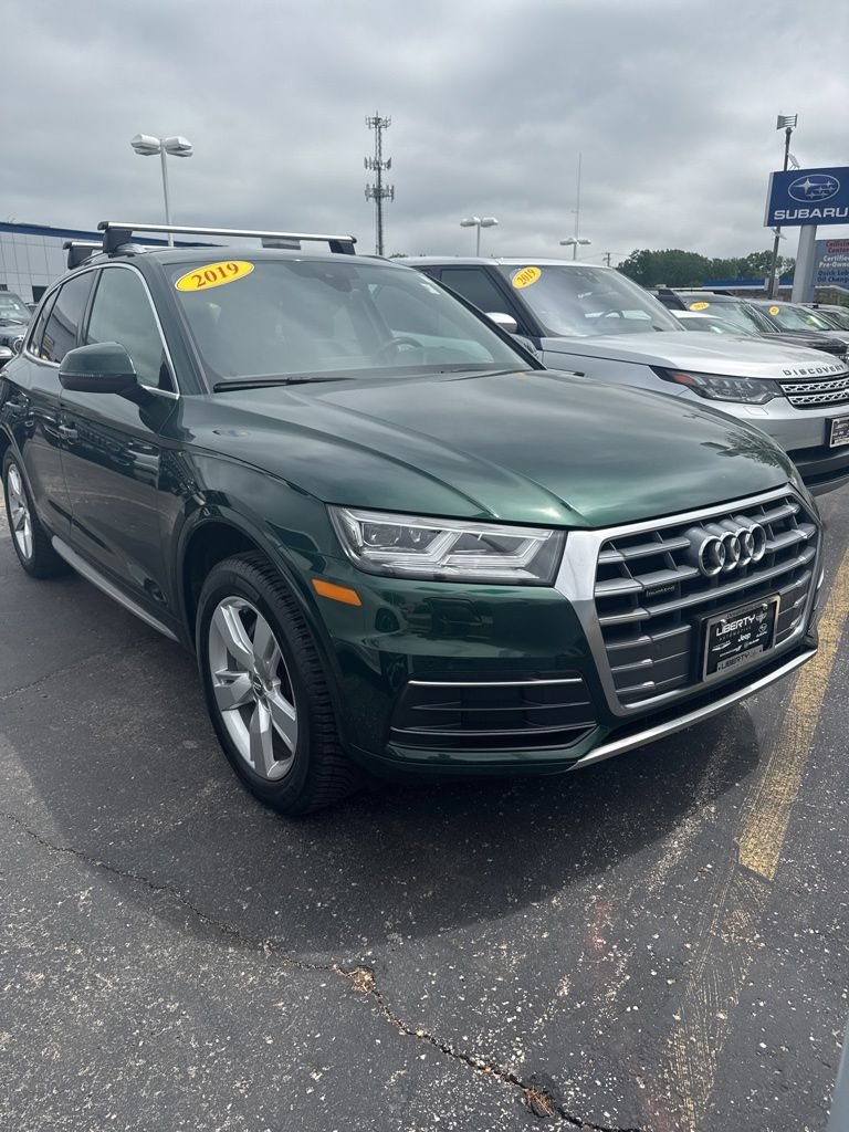 2019 Audi Q5 2.0T quattro S tronic Premium Plus's photo