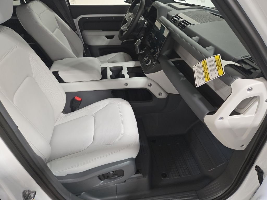 New 2026 Fuji White Land Rover X-Dynamic SE image 29