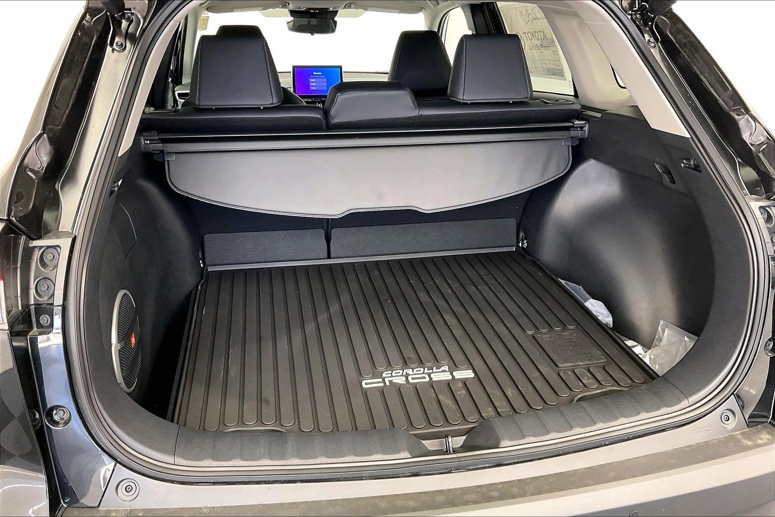 2026 Toyota Corolla Cross XLE - Photo 11