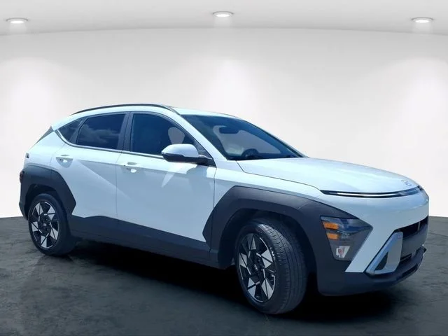 Used 2025 White Hyundai SEL image 5