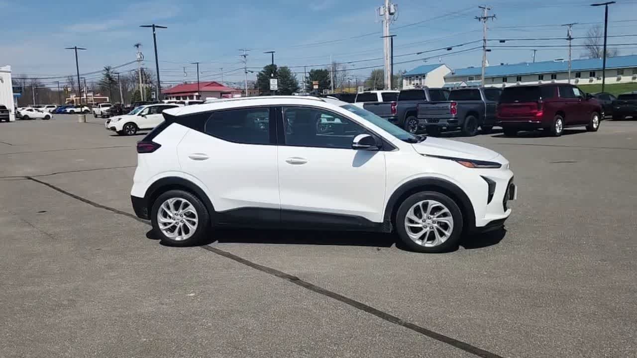 Used 2023 Summit White Chevrolet LT image 9