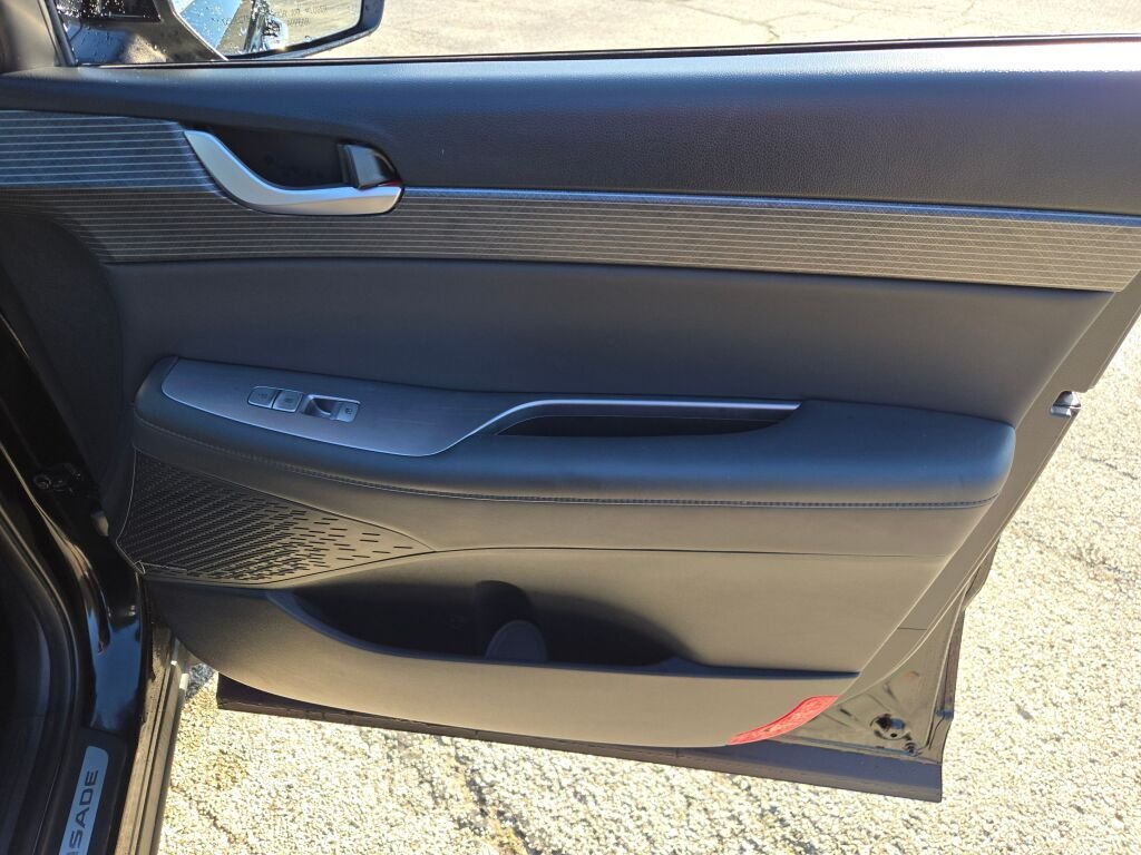 Used 2023 Black Hyundai Limited image 5