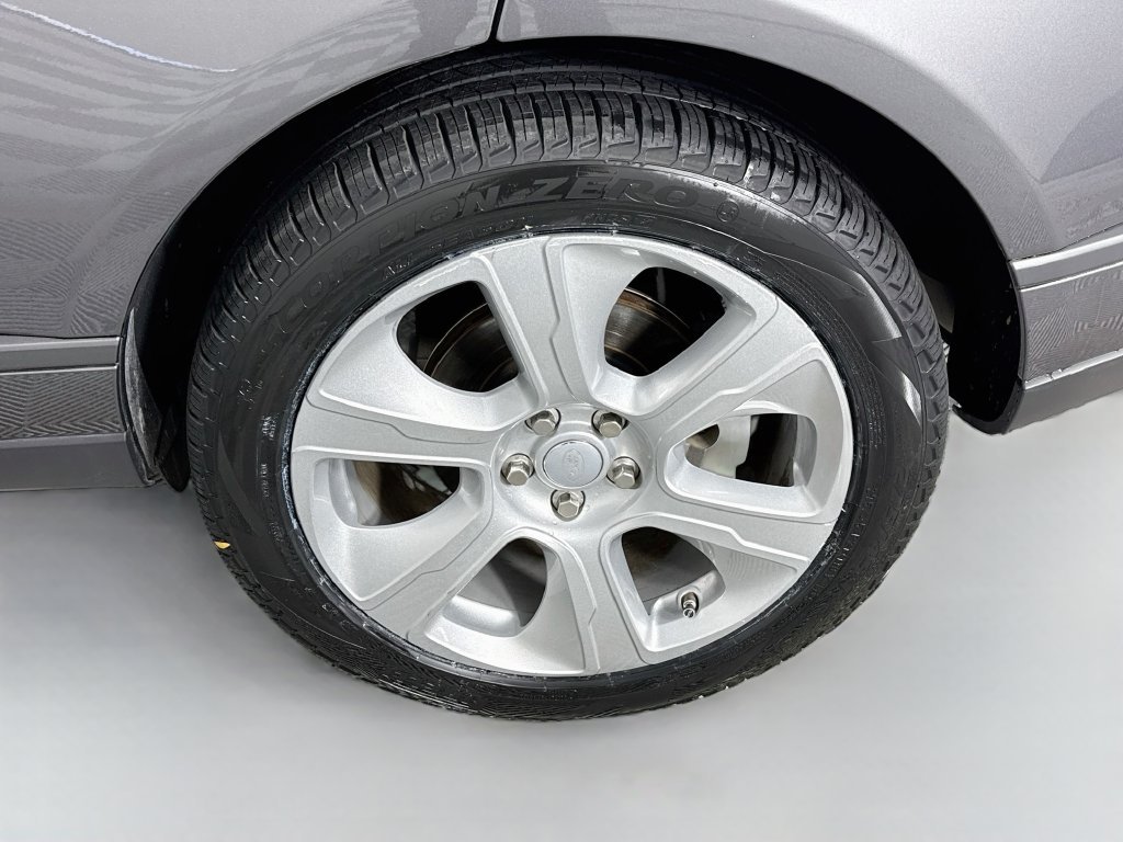 Used 2018 Gray Land Rover HSE image 25