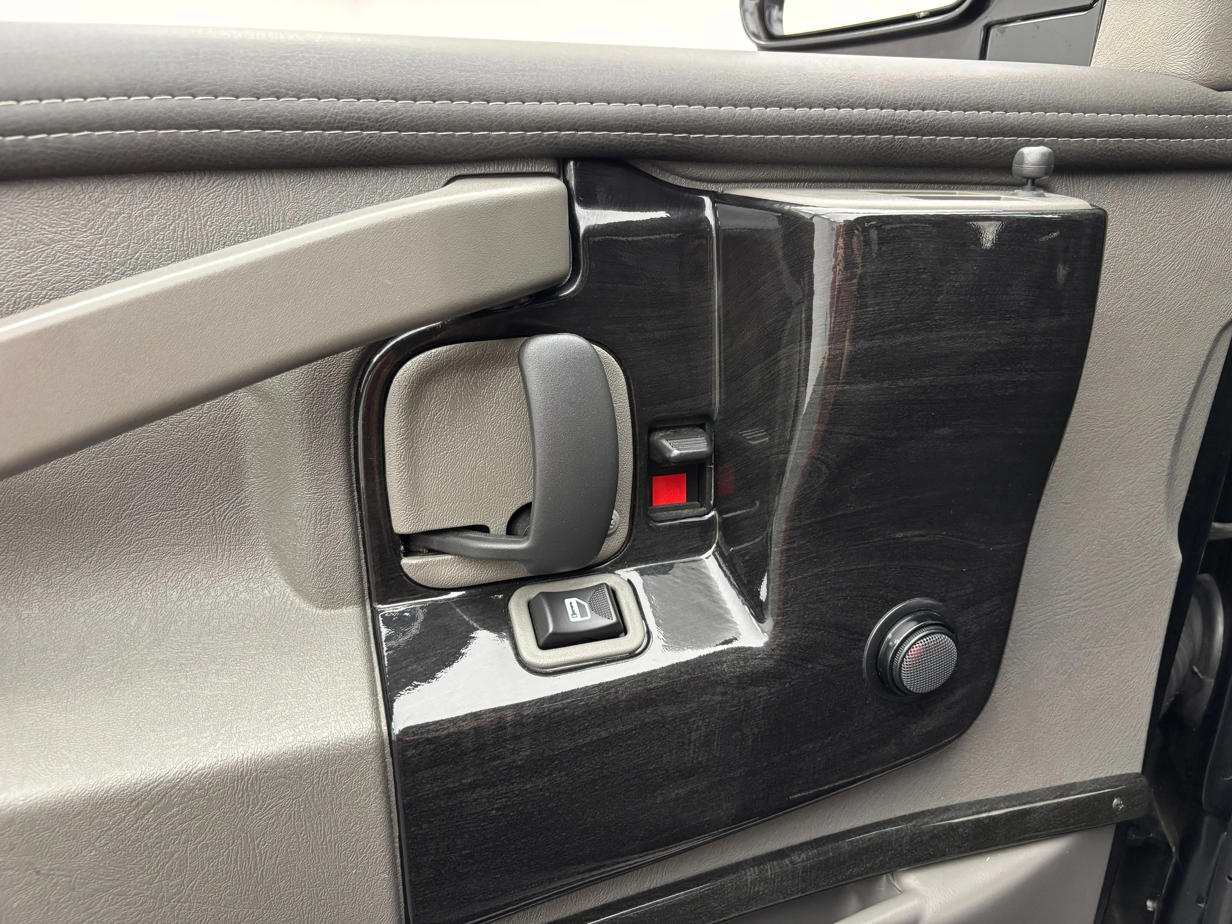 Used 2020 Onyx Black GMC Explorer Limited SE image 18