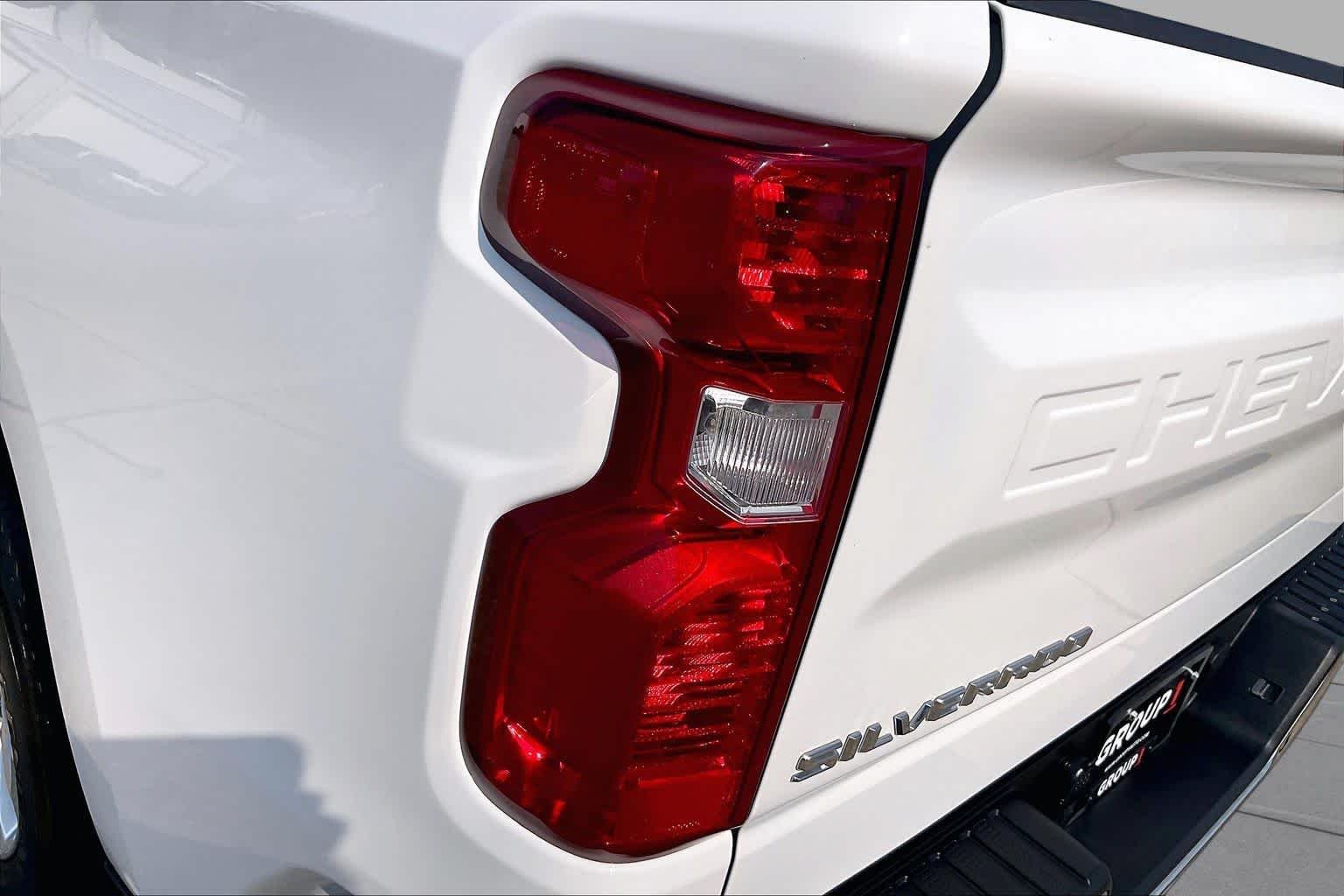 Used 2025 Summit White Chevrolet LT image 26