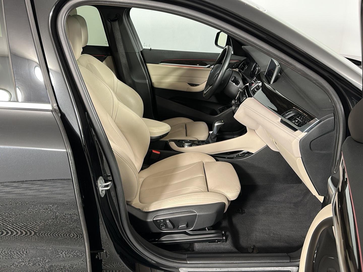 Used 2018 Black Sapphire Metallic BMW xDrive28i image 33