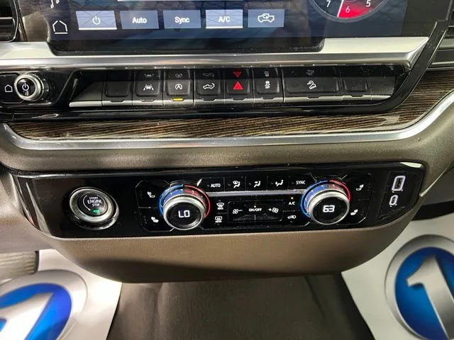 Used 2024 White GMC SLE image 22