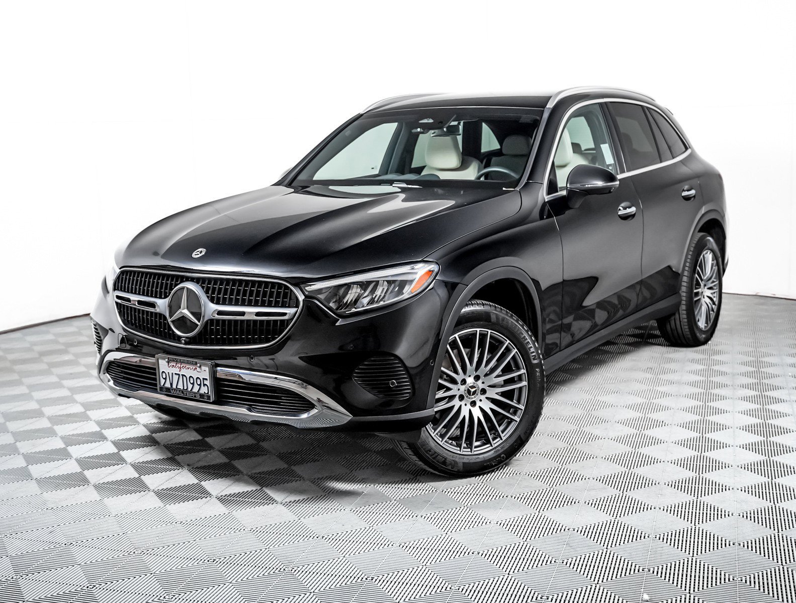 2026 Mercedes-Benz GLC GLC 300's photo