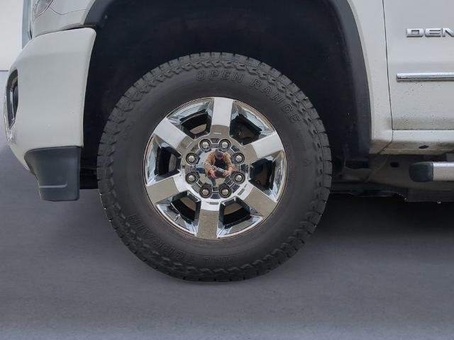 Used 2015 Summit White GMC  image 11