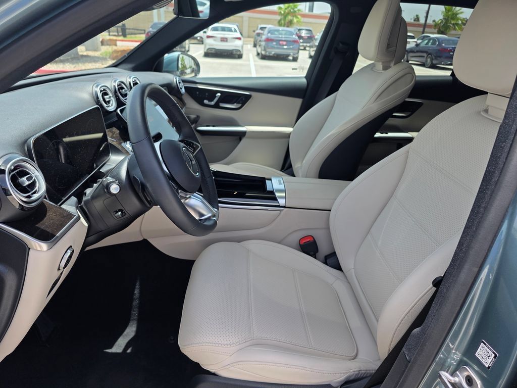 New 2026 Verde Silver Metallic Mercedes-Benz GLC 300 image 40