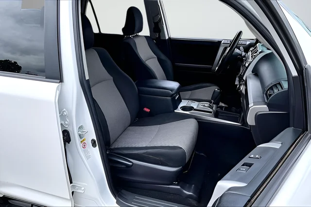 Used 2016 White Toyota SR5 image 25