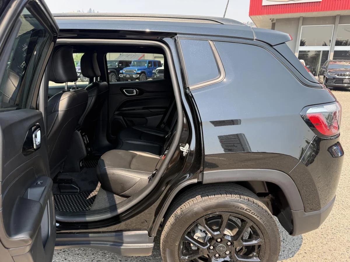 Used 2025 Black Jeep High Altitude image 17