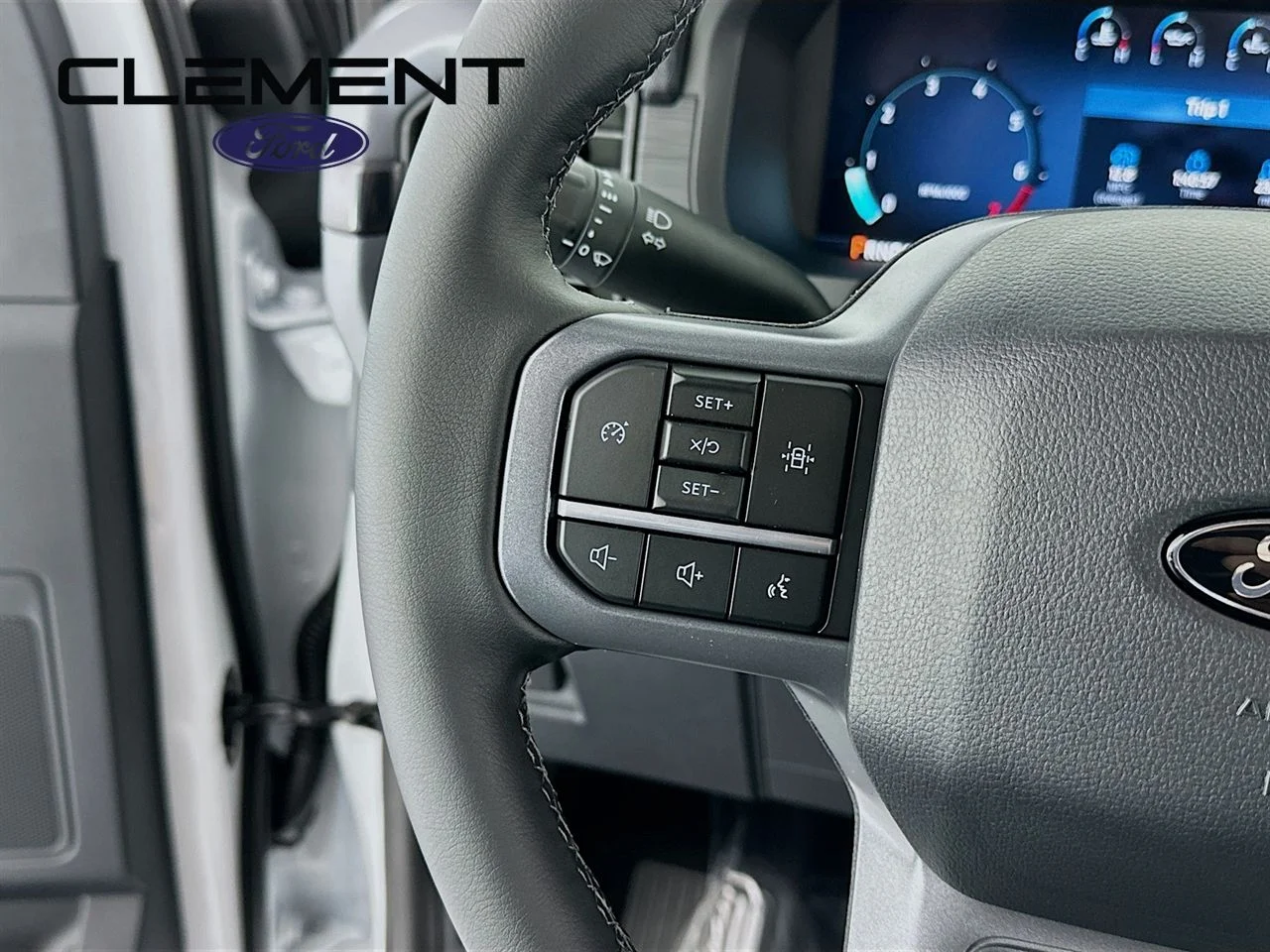 New 2026 Oxford White Ford XLT image 15