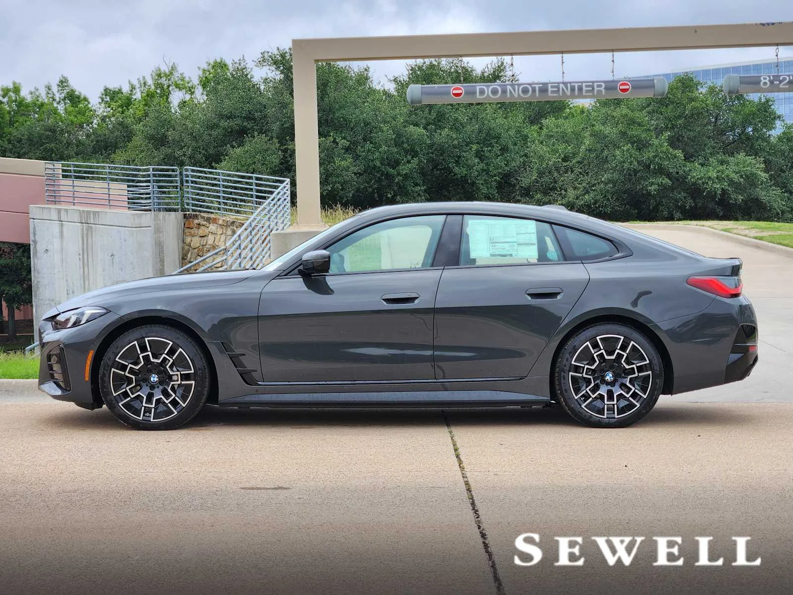 New 2026 Dravit Grey Metallic BMW xDrive40 image 2