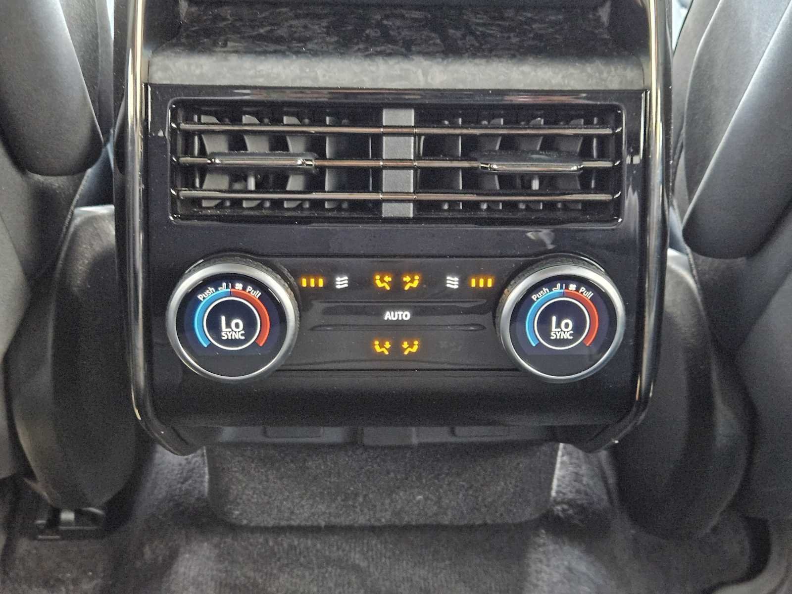 Certified Used 2024 Fuji White Land Rover Dynamic SE image 30