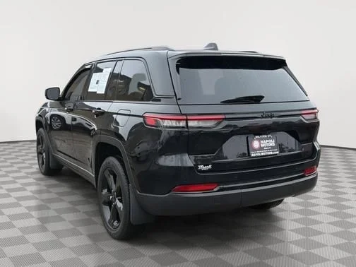 Used 2023 Black Jeep Altitude X image 5