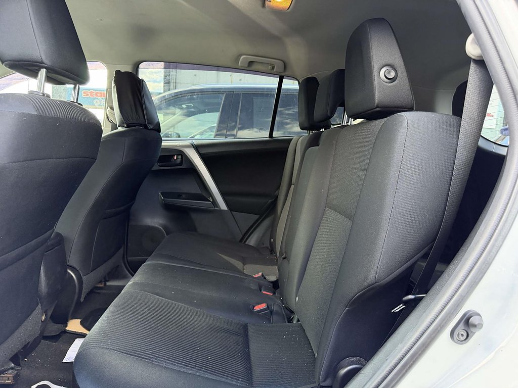 2016 Toyota RAV4 LE - Photo 11