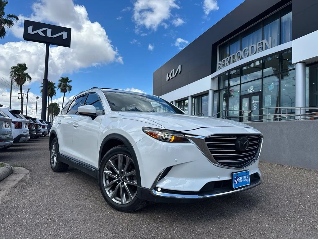 Used 2018 White Mazda Signature image 1