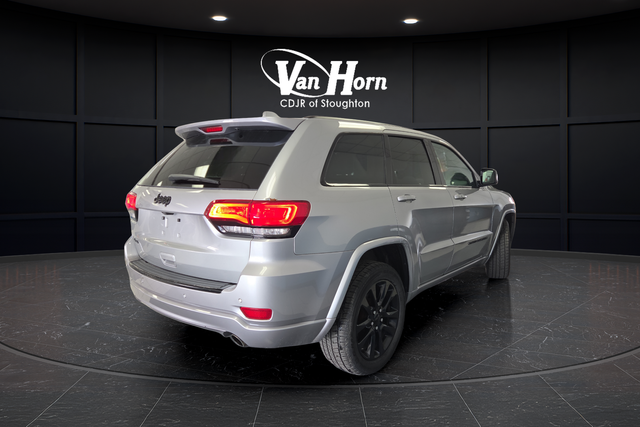 Used 2017 Billet Silver Metallic Clearcoat Jeep Altitude image 7