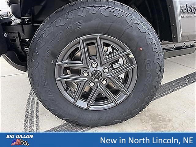 New 2026 Granite Crystal Metallic Clearcoat Jeep Sport image 5