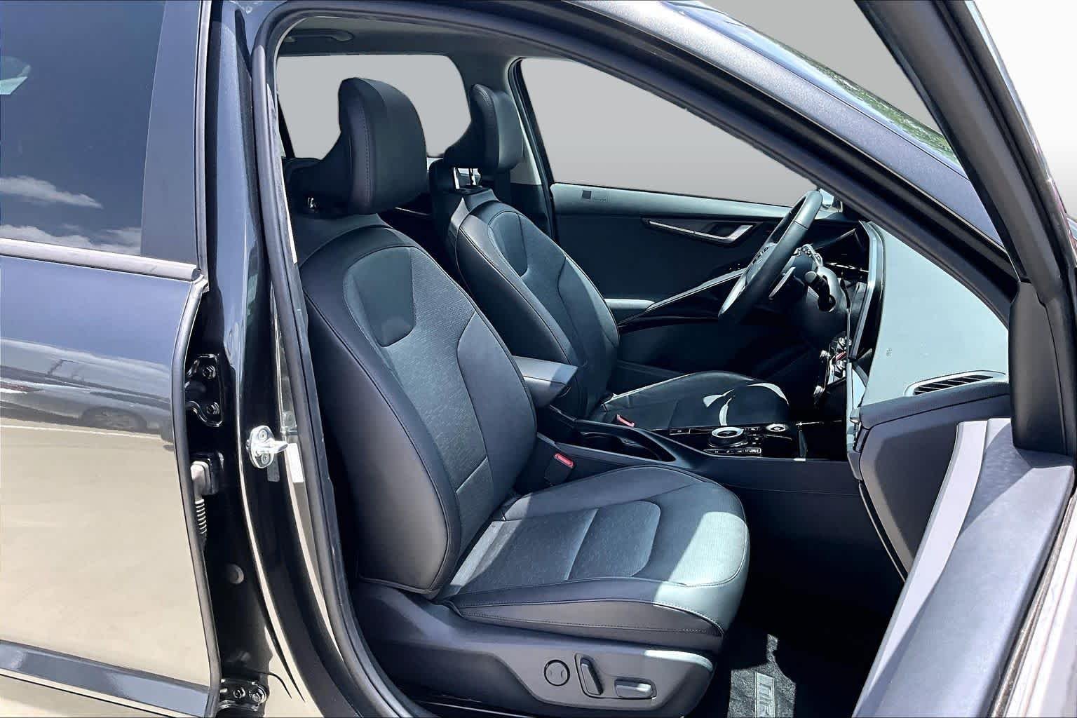 Certified Used 2023 Graphite Gray Kia Wave image 8