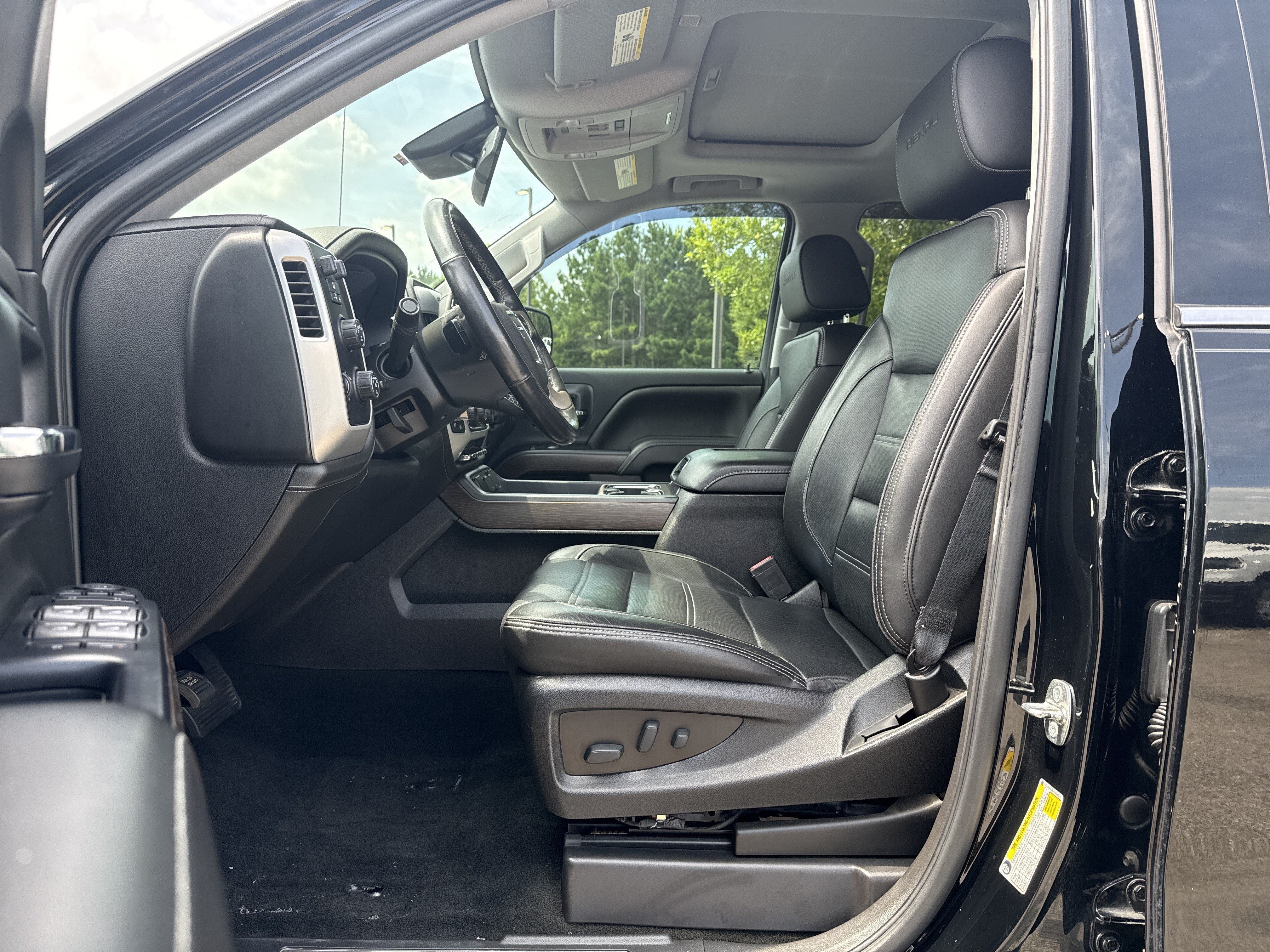 Used 2018 Onyx Black GMC Denali image 9