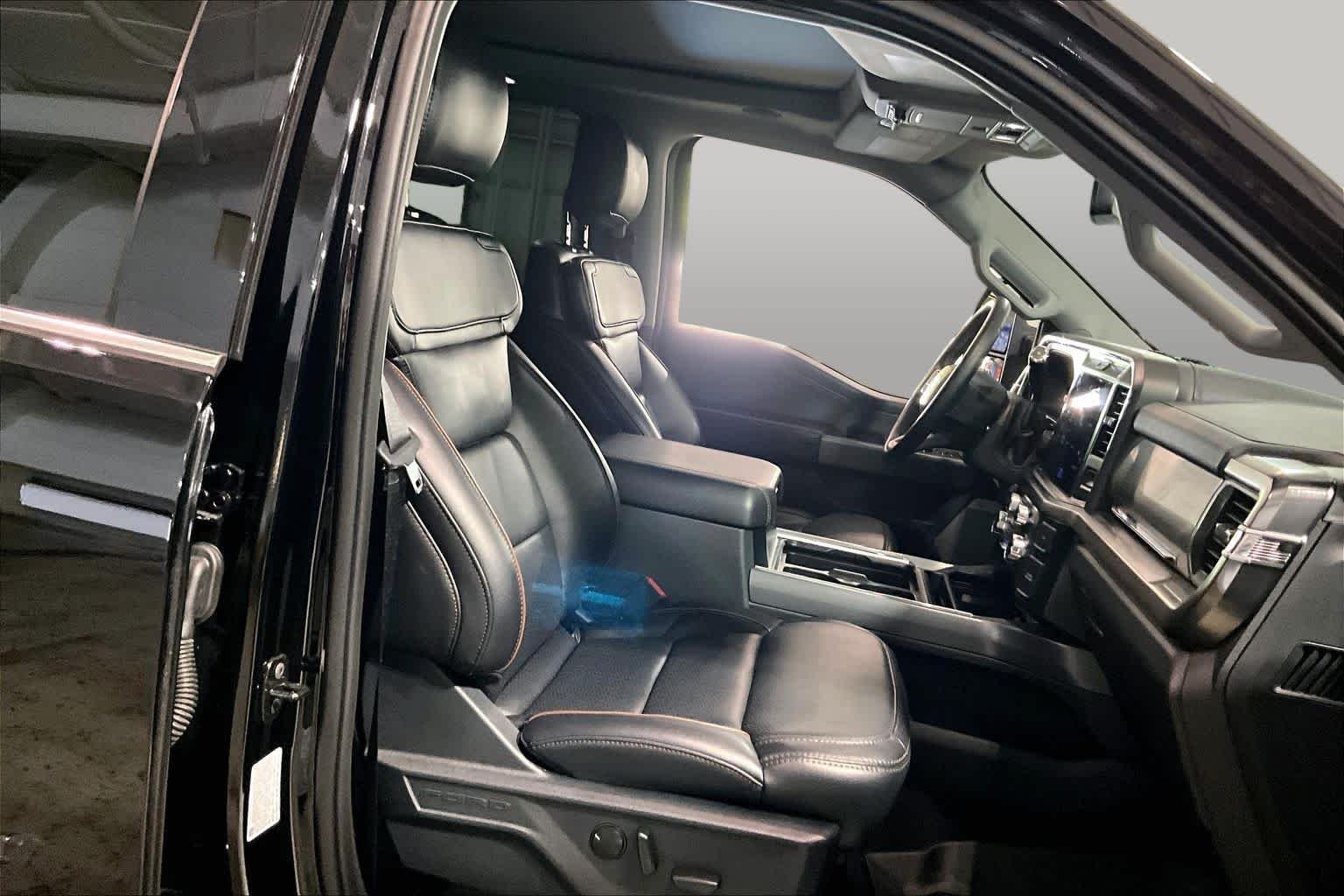 Used 2025 Agate Black Metallic Ford LARIAT image 8
