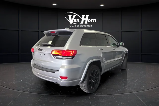 Used 2017 Billet Silver Metallic Jeep Altitude image 7